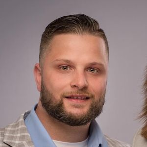 Meet your Posher, Levi